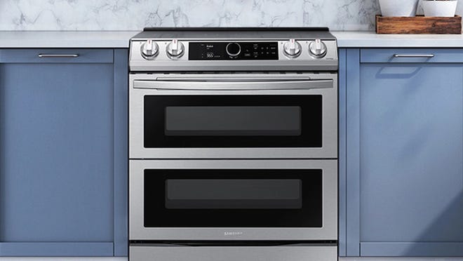 This Samsung electric range offers an eye-catching design and voice-enabled abilities for $290 off.