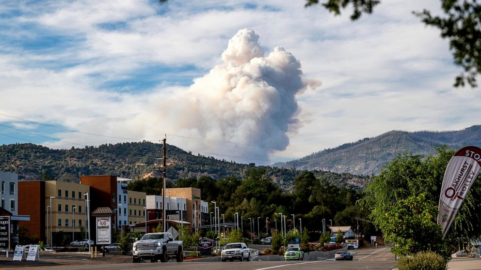 Yosemite wildfire threatens grove of iconic sequoia trees